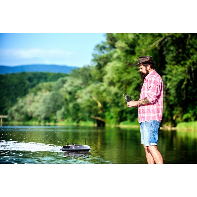 LAKE XPREDATOR bait boat with GPS